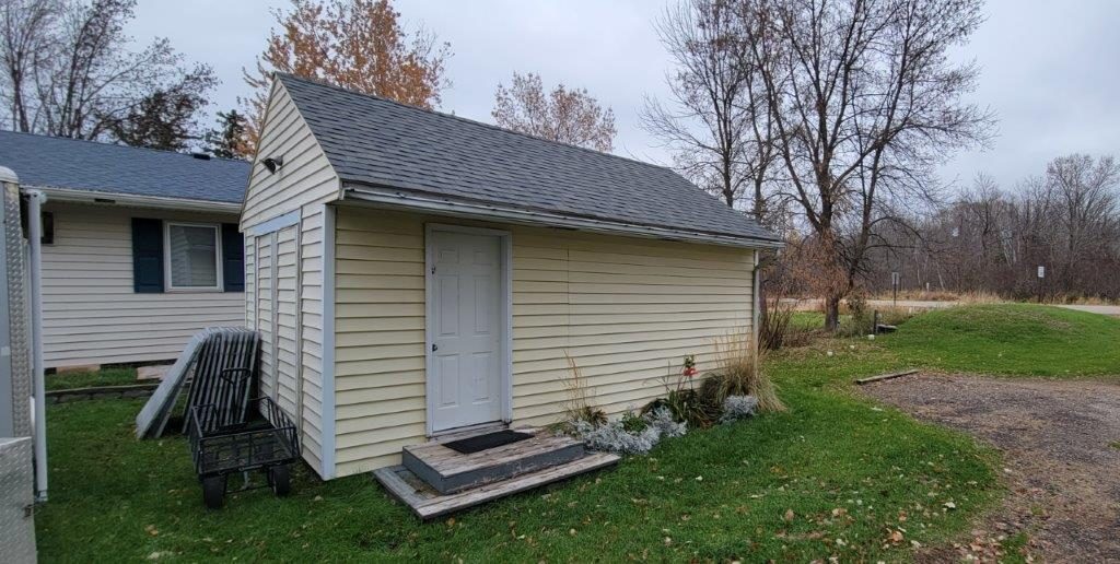 TOAD LAKE/OSAGE AREA LAKE CABIN REAL ESTATE AUCTION Aasness